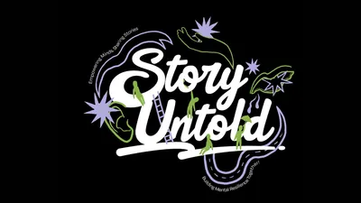 Grafisch logo van Story Untold met illustraties van figuren, sterren en planten op zwarte achtergrond.